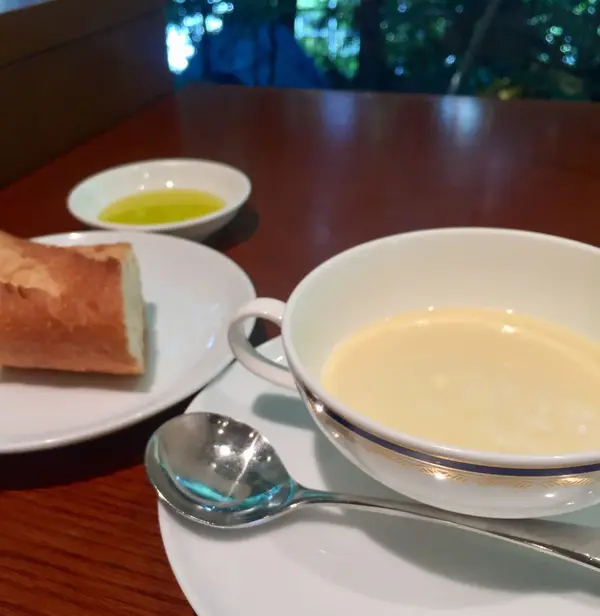 冷製スープとパン🥖