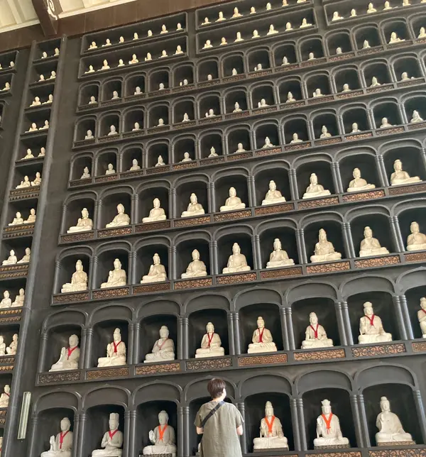圧巻の仏像群