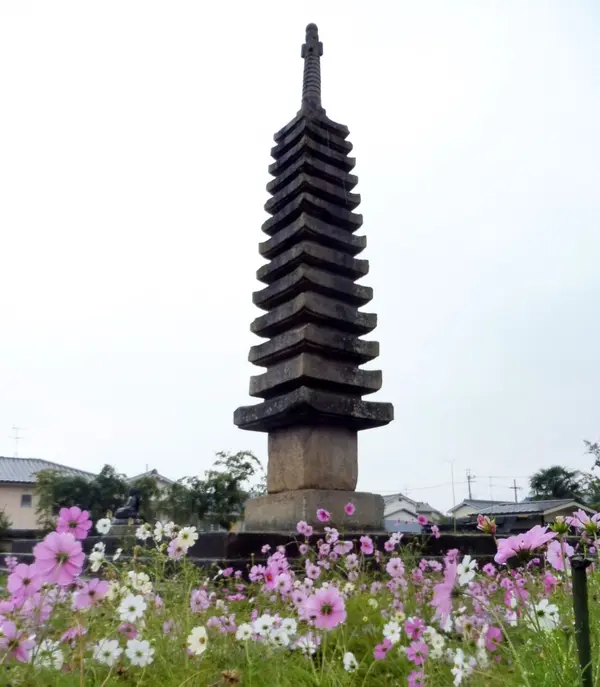 十三重石宝塔