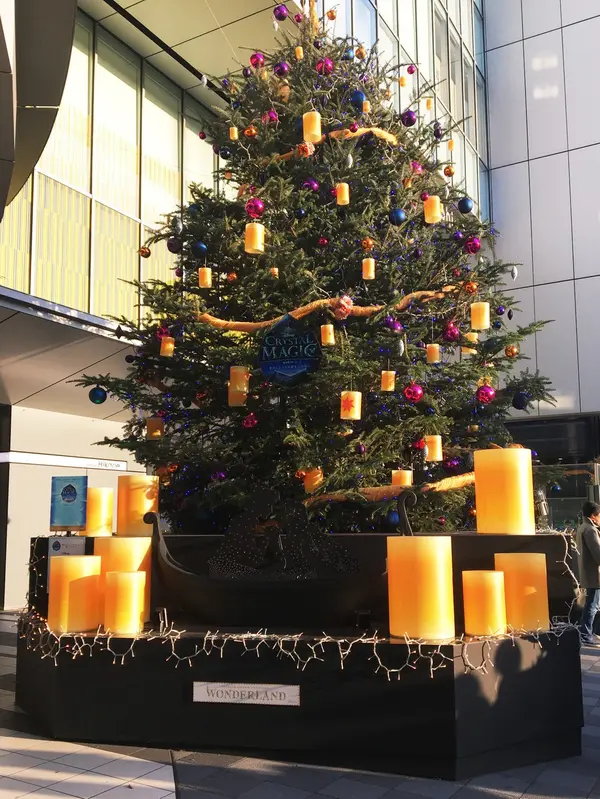 ヒカリエ入り口付近のクリスマスツリー