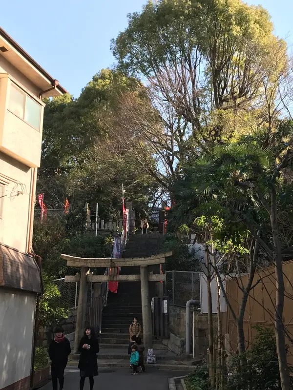 本殿正面に繋がる参道