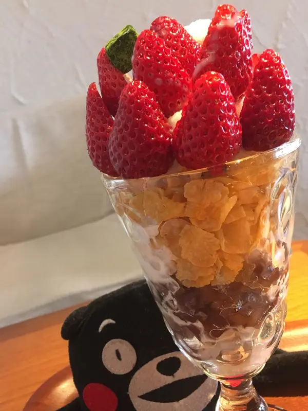 季節限定のいちごパフェだモン☆