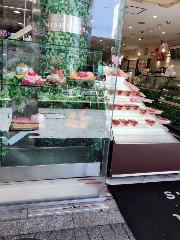 1階はフルーツジュース、ジェラートが食べられます！