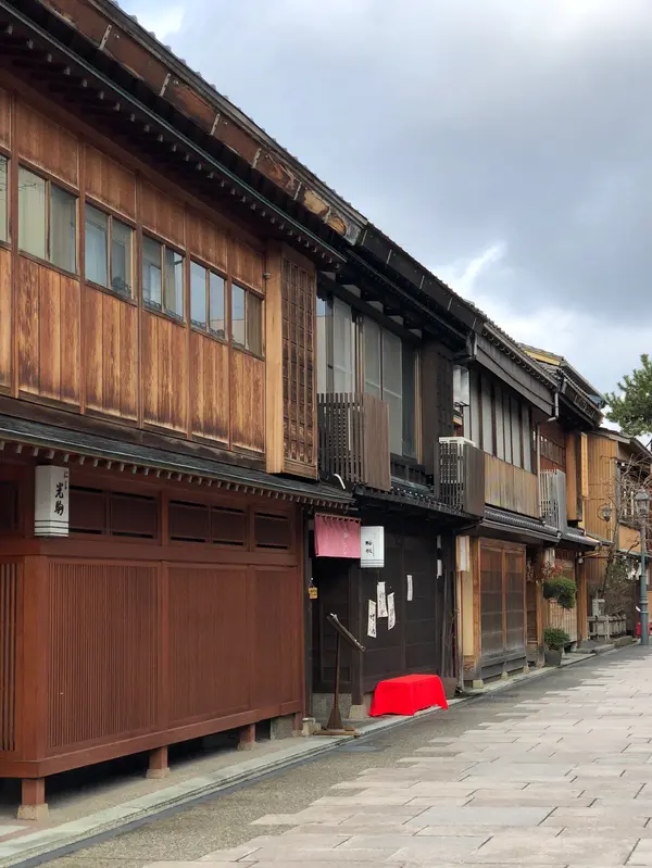 出格子が美しい茶屋建築