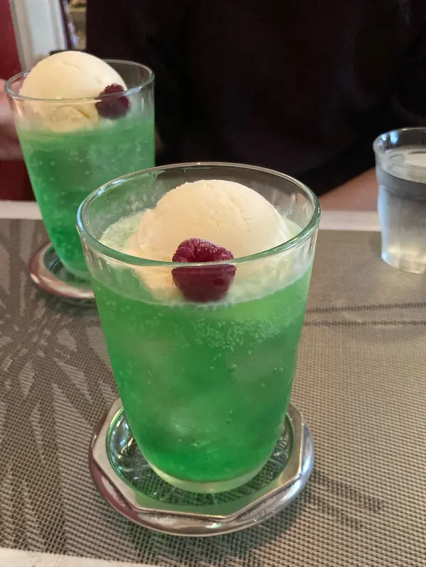 夏季限定のクリームソーダ