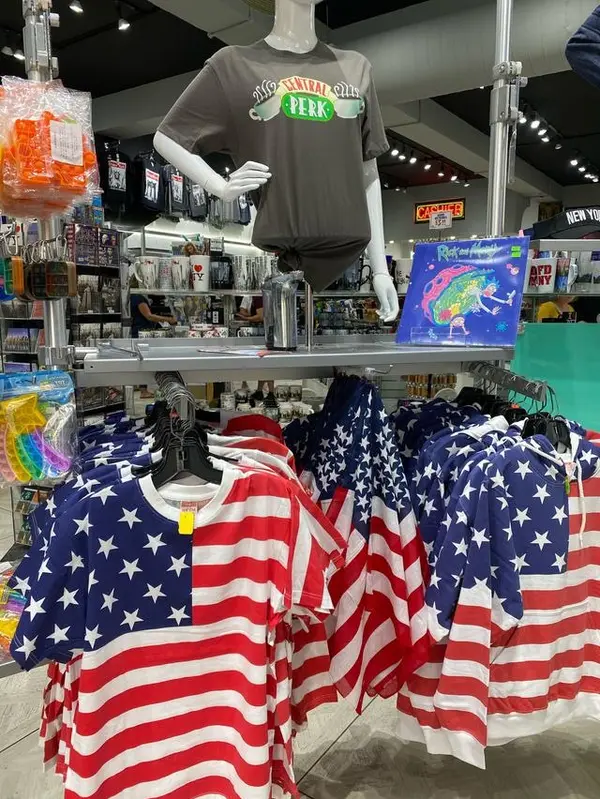 お土産も一通り揃います！