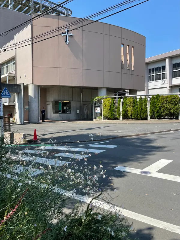 目の前は