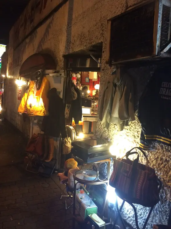 珍しいものや変わり物好きにはとっておきの店内