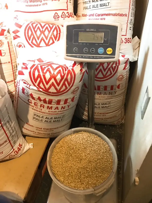 原料を計量
