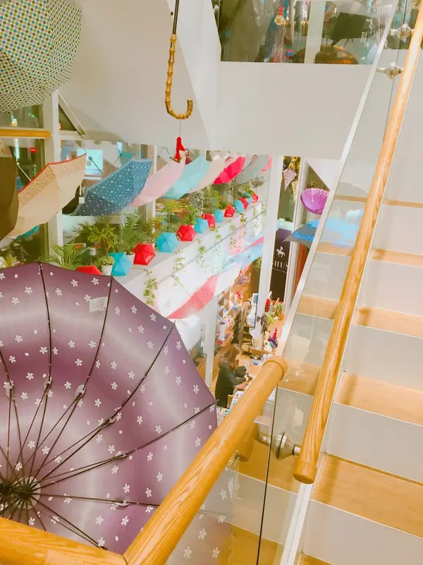 1階から4階まで傘がいっぱい！