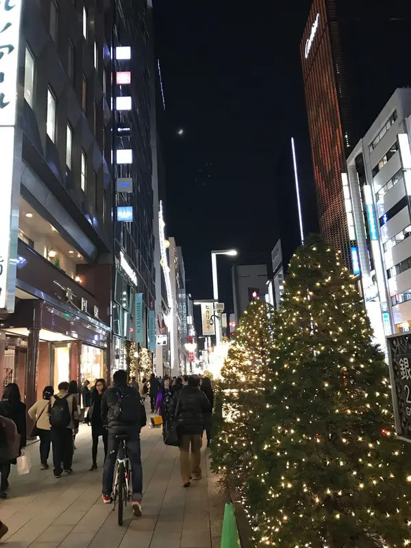 銀座メインストリートも煌びやか〜〜