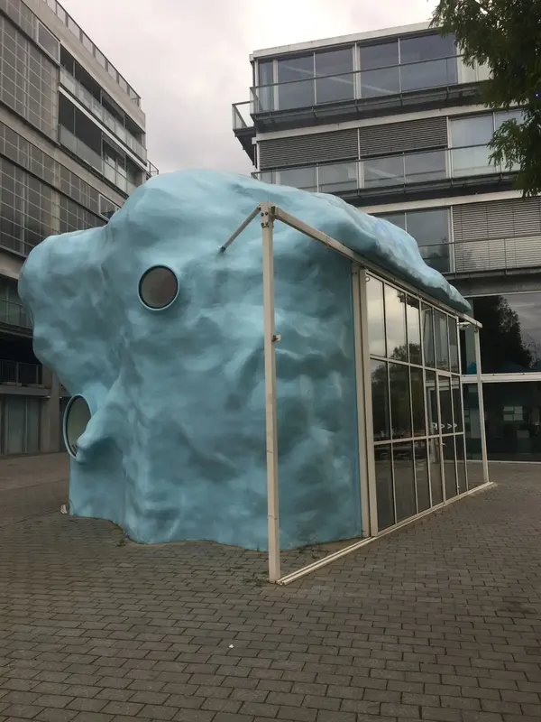 変なのー。