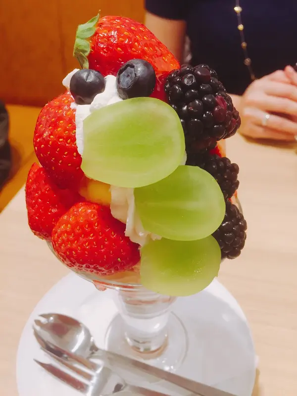 スリーベリーパフェ