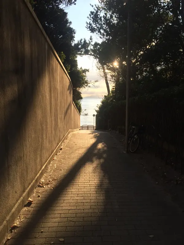 ジブリに出てきそうな路地