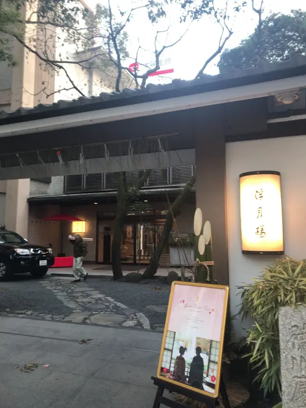 入り口はこんなしゃれた感じ。