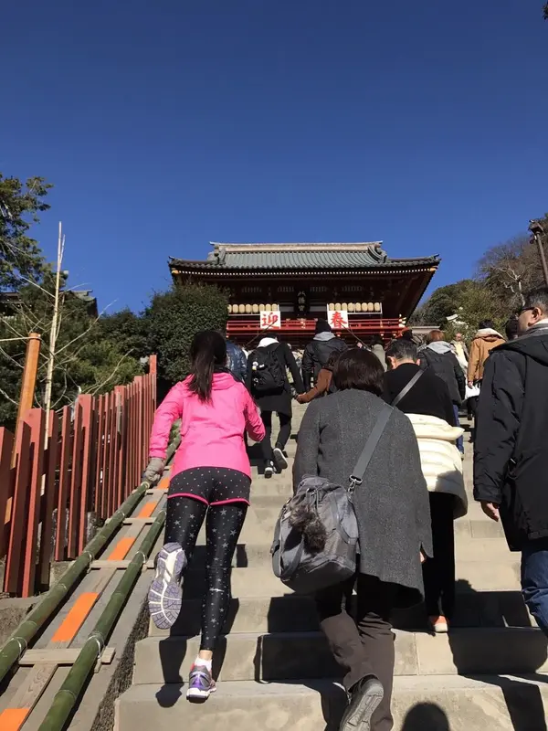 境内に向かう階段