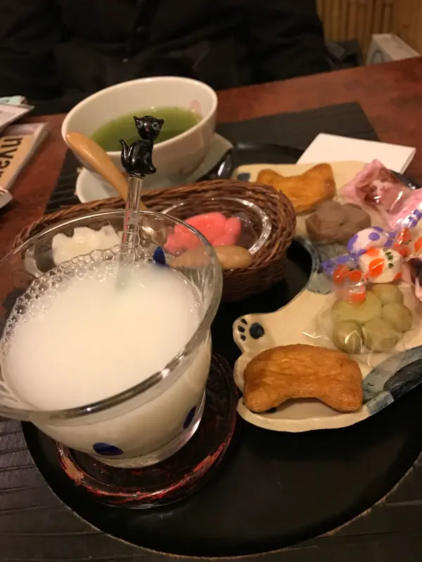 お菓子も猫♪