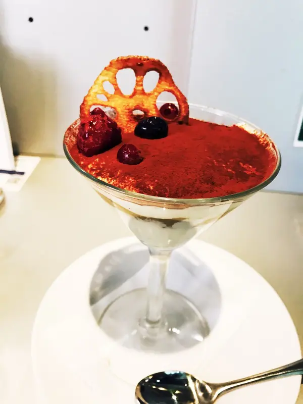 豆腐ティラミス。料理が得意なので家で作ろうと思ったが何がはいってるか1つもわからなかった。