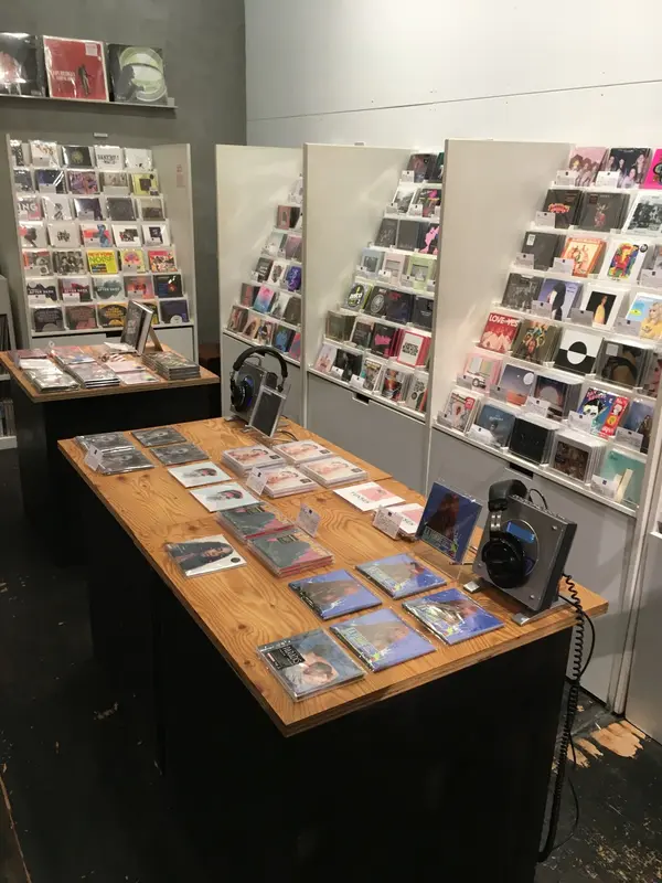 奥はレコードショップ！