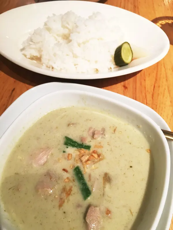 定番メニューのグリーンカレー