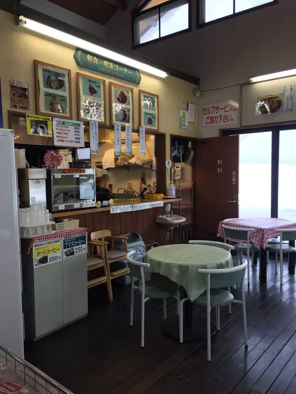 ショップの奥に食堂が！！