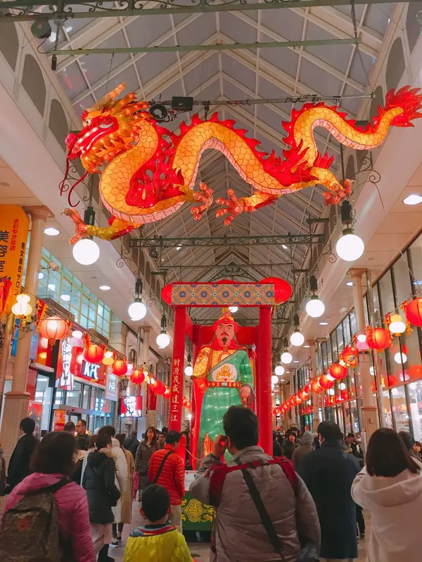 期間中は商店街もランタン祭り！