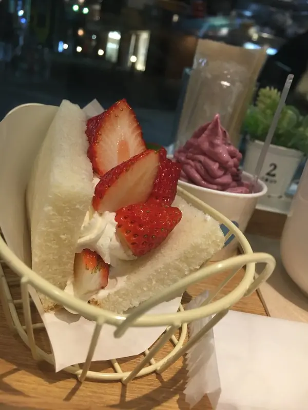 ウッドベリーズマルシェ フルーツサンド
