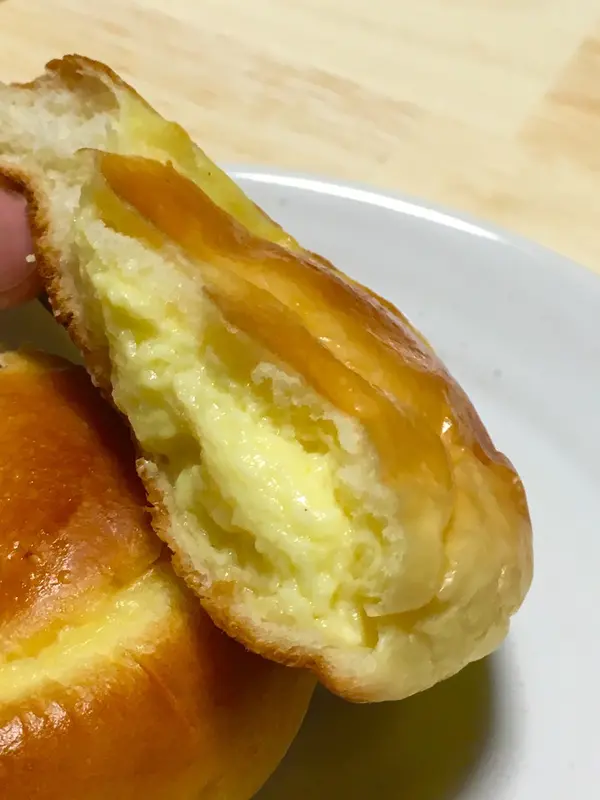 ぽってりしたクリームは、とてもミルキーで優しい味。