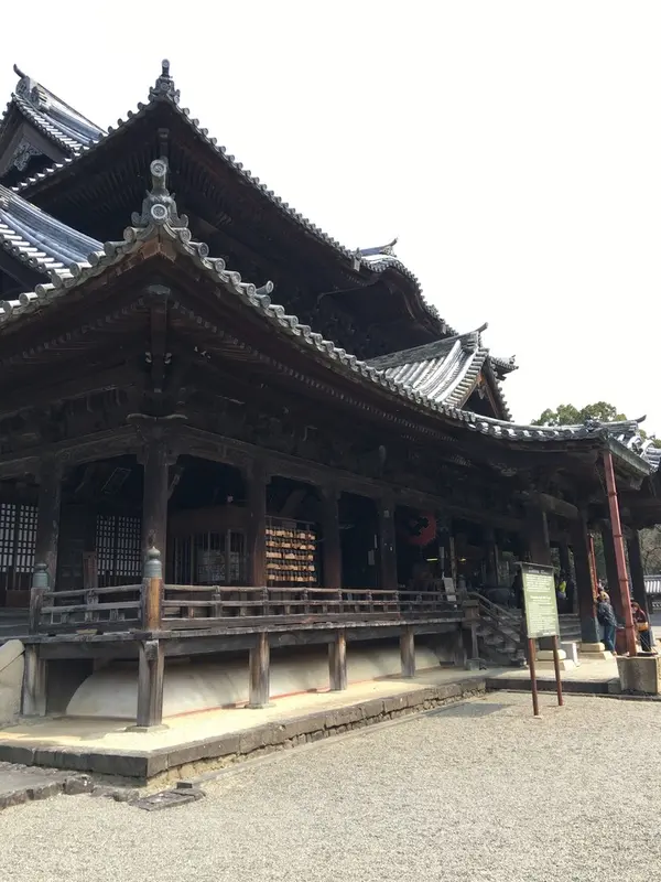 本堂を左から撮りました