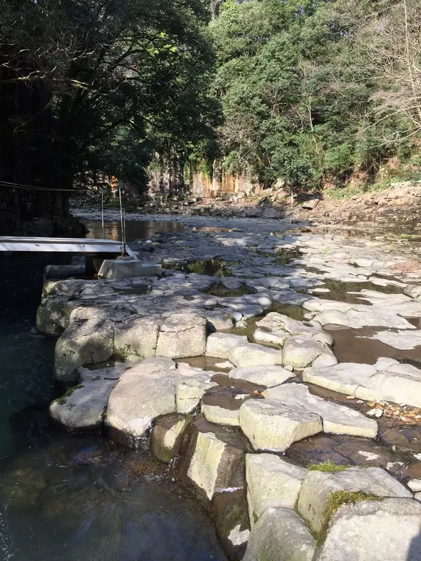 下流側