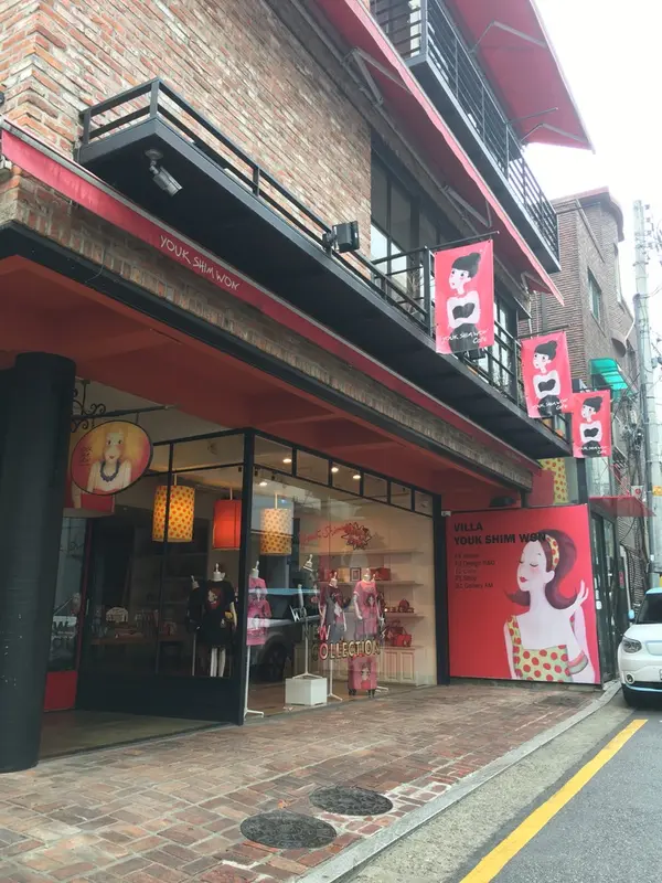 小物から洋服、バックまで可愛い商品が沢山！