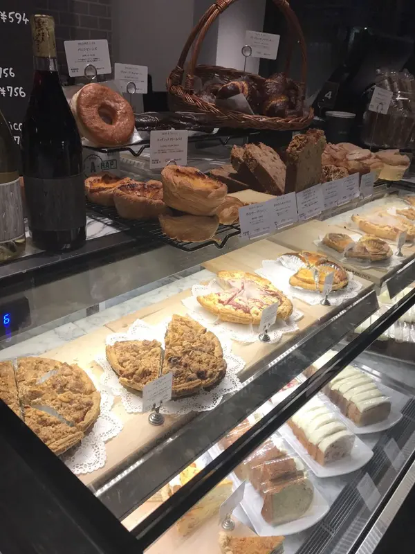 バナナパウンドケーキとクランブルアップルパイを購入🍎