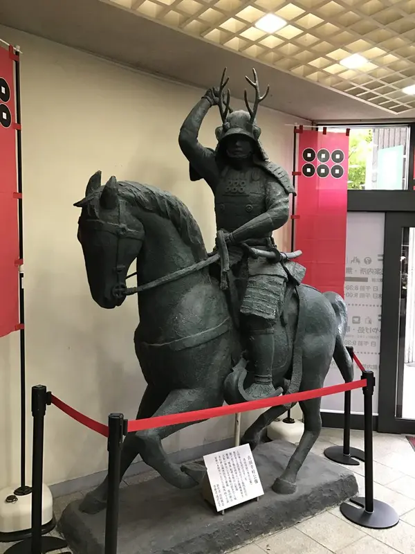 幸村騎馬像