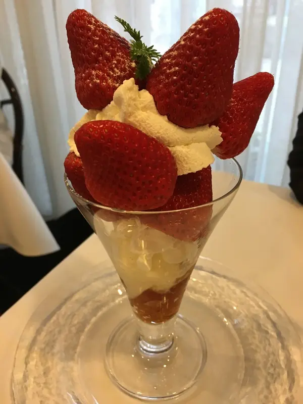 たっぷり紅ほっぺパフェ ￥2,000