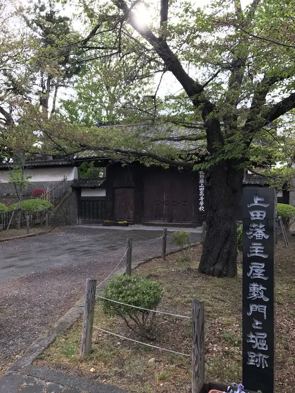上田高校正門