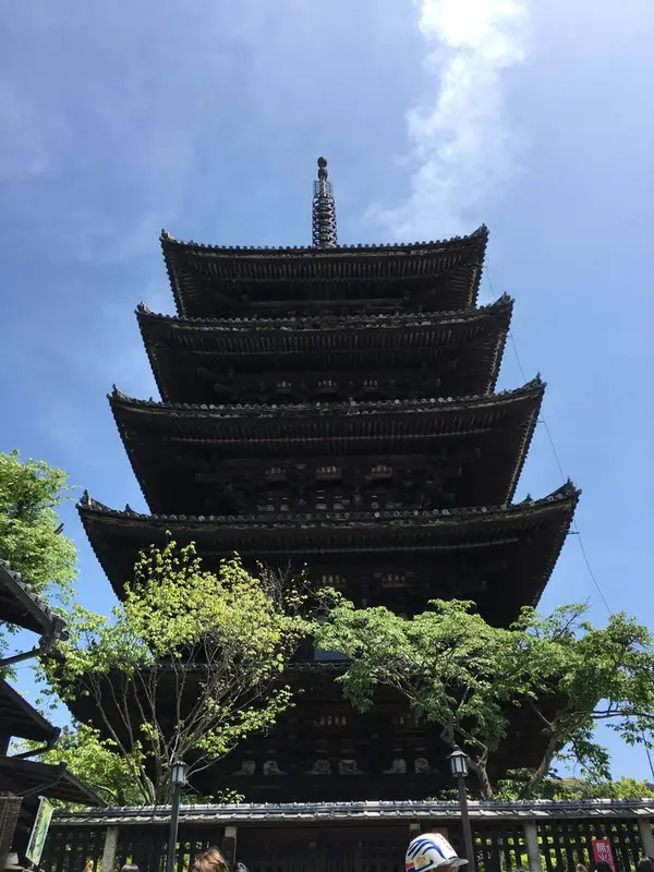 近くには法観寺の五重塔も。