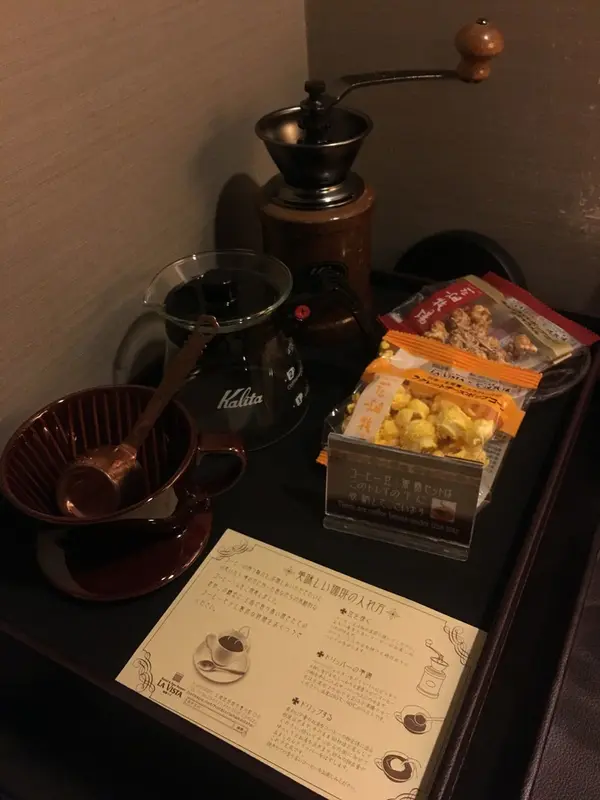 お部屋にはコーヒーに花畑牧場のポップコーン