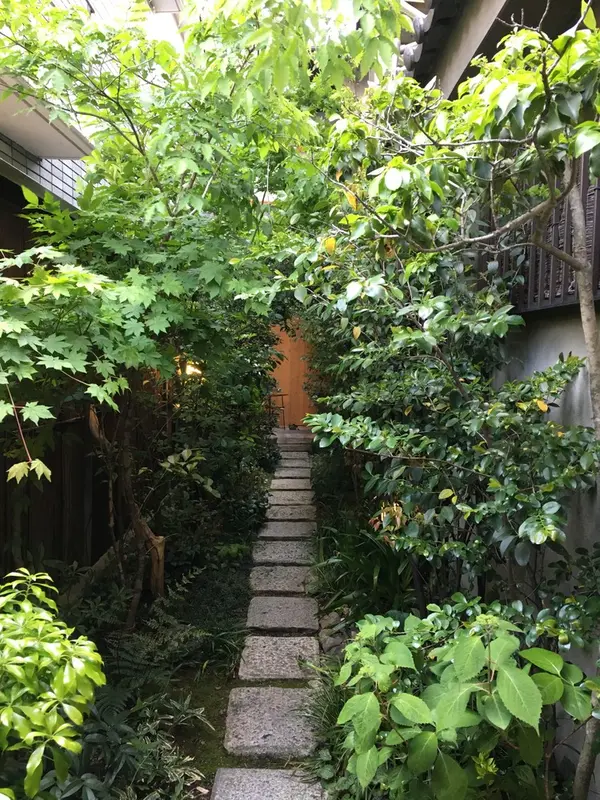 扉を開けるとその先に…