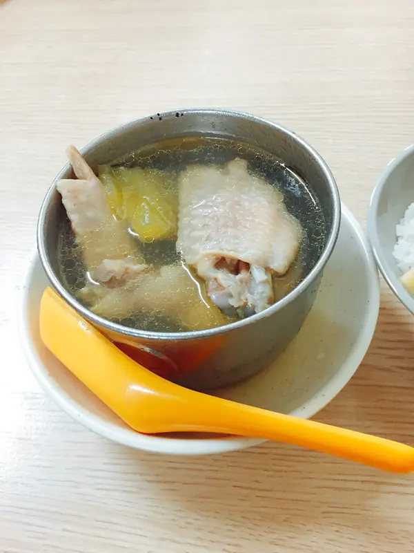 ゴーヤーとパイナップルのスープ