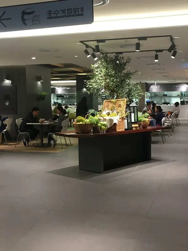 フードコートも綺麗でした〜⭐︎