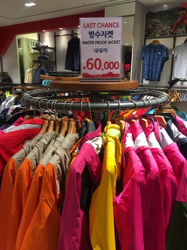 スポーツ用品も充実