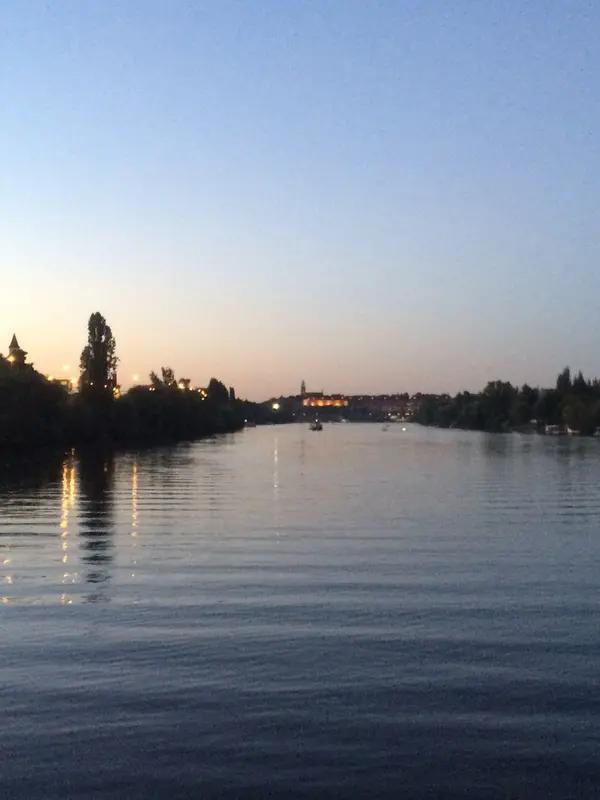 プラハの夜景を堪能できる、ブルタバ川のクルージングもオススメです♪