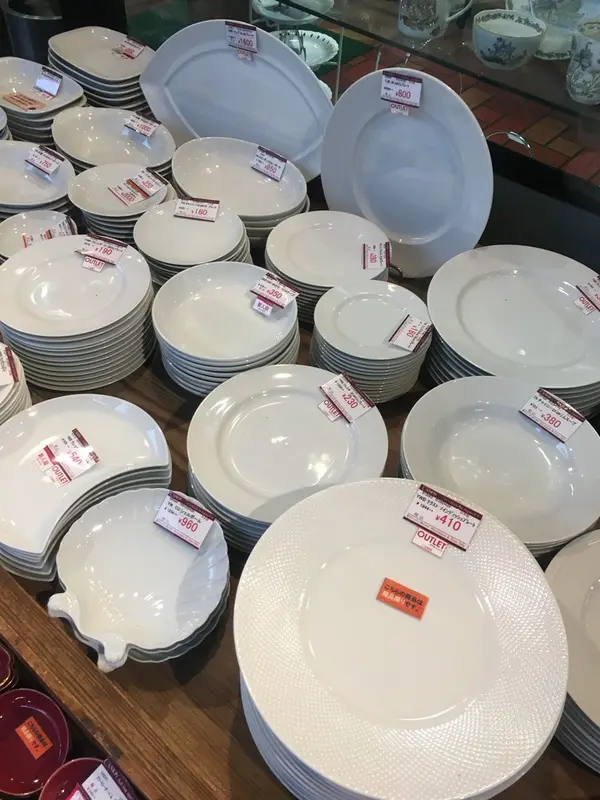 綺麗な器が410円〜！！