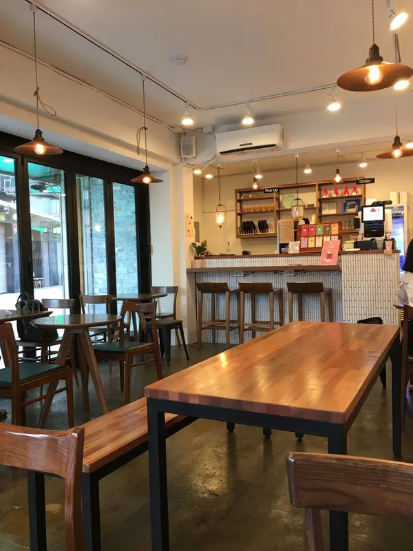 店内はオシャレ
