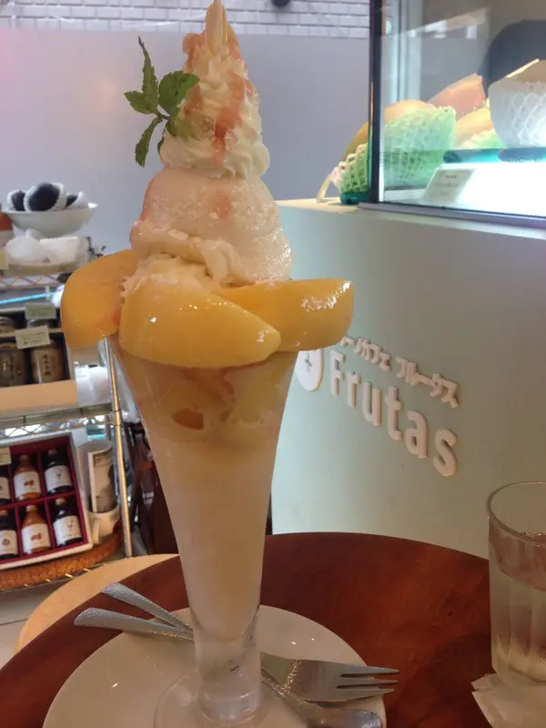 桃パフェ ¥2500