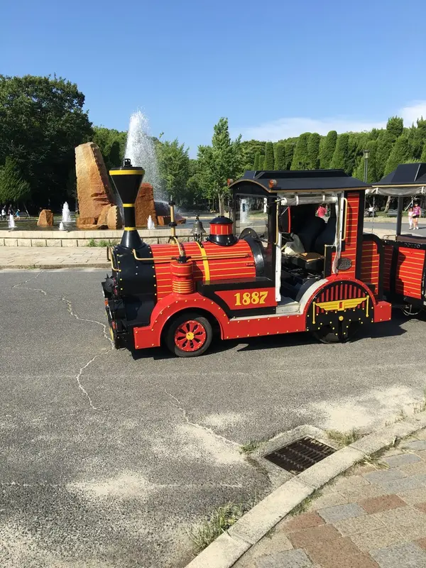 公園ではこんな電車走ってます