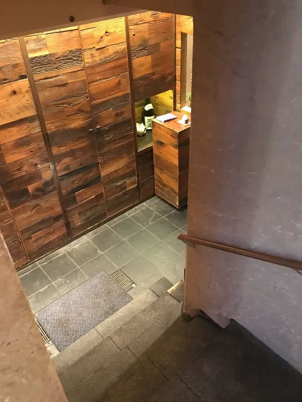地下へてくてく→重厚な扉が！！