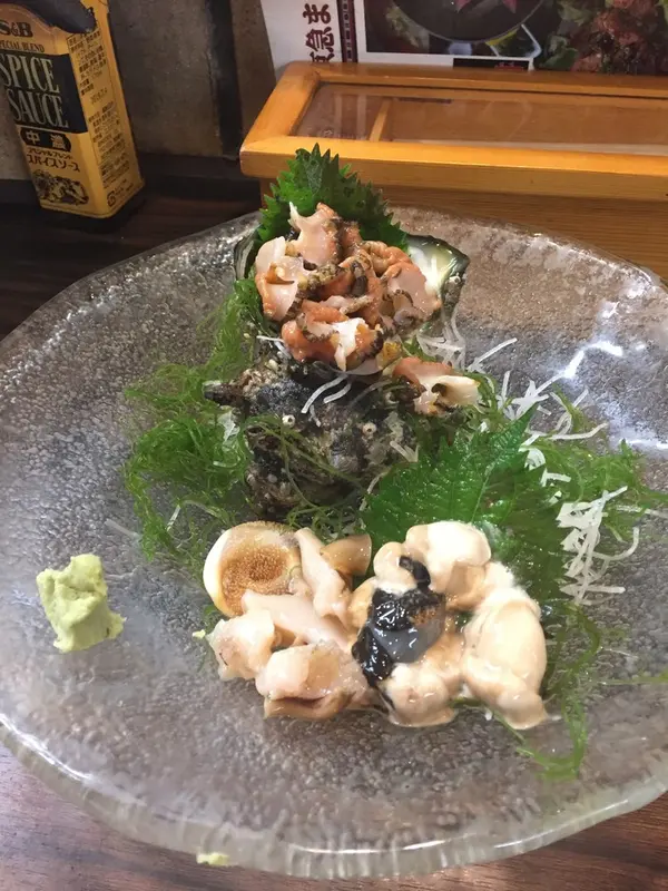 城ヶ島サザエの刺しには肝も！