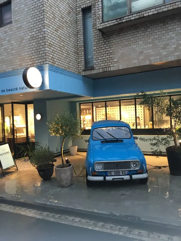 このブルーの車が目印！！