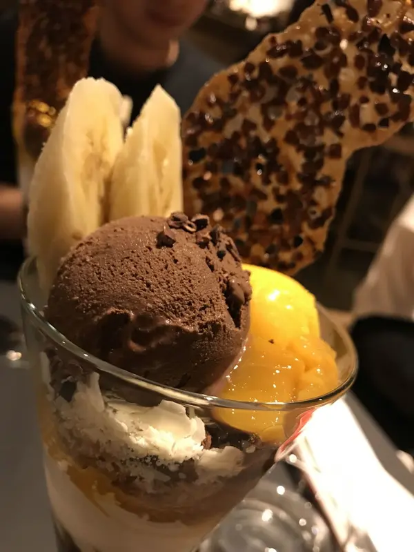 ショコラとマンゴーのパフェ